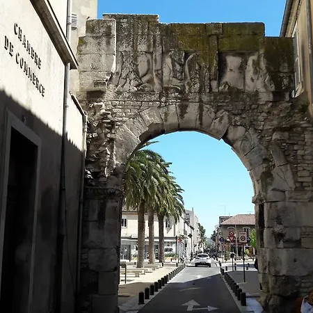 Le Massillon Arenes Centre Apartamento *