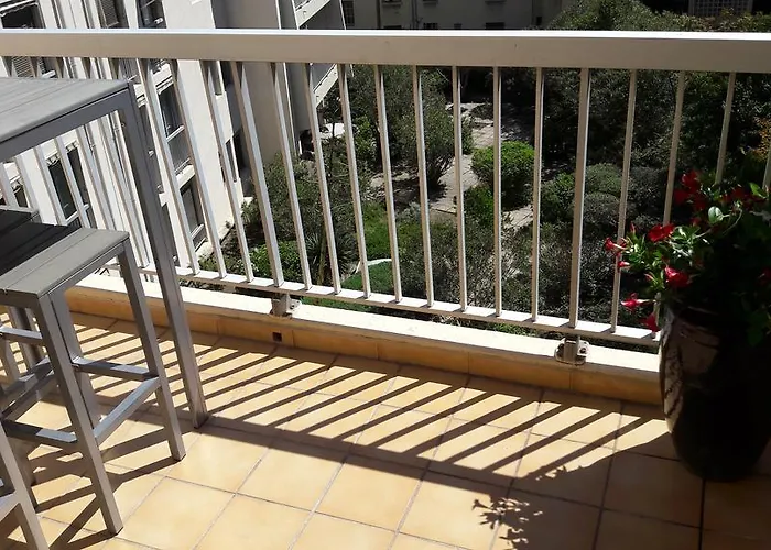 Le Massillon Arenes Centre Apartamento *