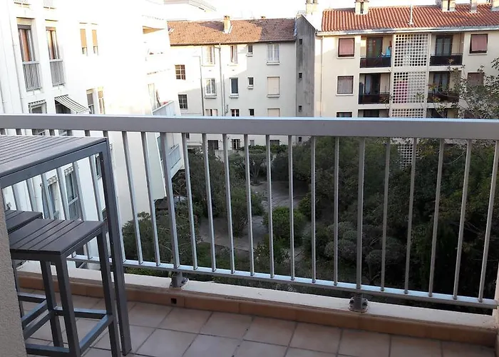 Le Massillon Arenes Centre Nîmes